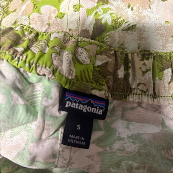 Patagonia barely baggies shorts Women's tropical Green Floral Size small - Picture 4 of 6
